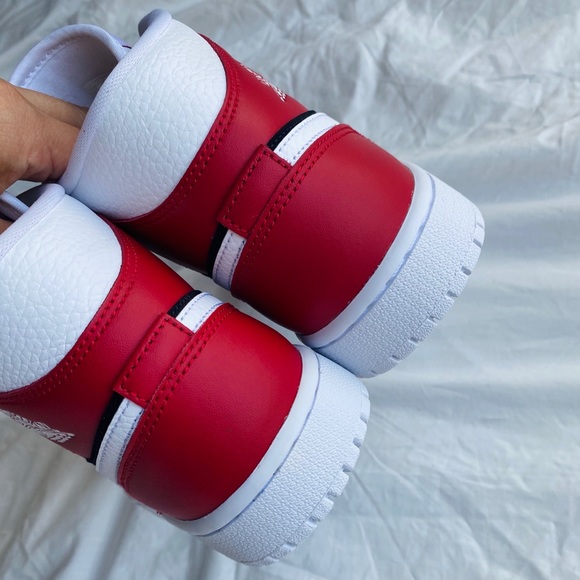 Women’s Air Jordan 1 Mid - Picture 4 of 11